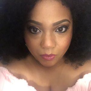 Meet your Posher, Ebonie